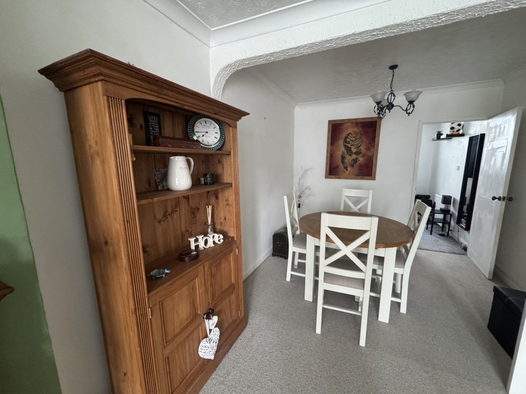Lot: 93 - SEMI-DETACHED BUNGALOW IN QUIET CUL-DE-SAC - Dining area